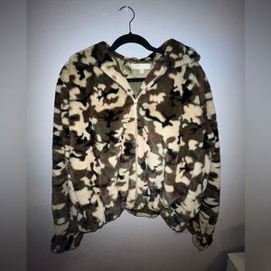FLUFFY CAMO ZIPUP JACKET WITH HOOD
